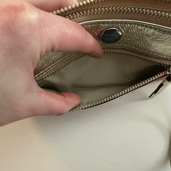 NWOT Coach Signature Hampton Wristlet - Picture 3 of 6